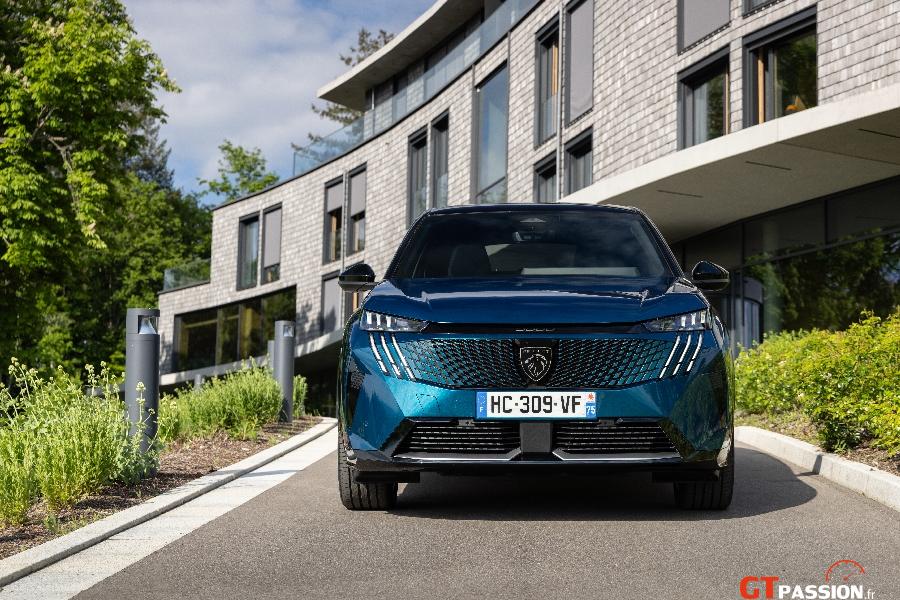 PEUGEOTE3008DUALMOTORTESTDRIVE2311TC0222