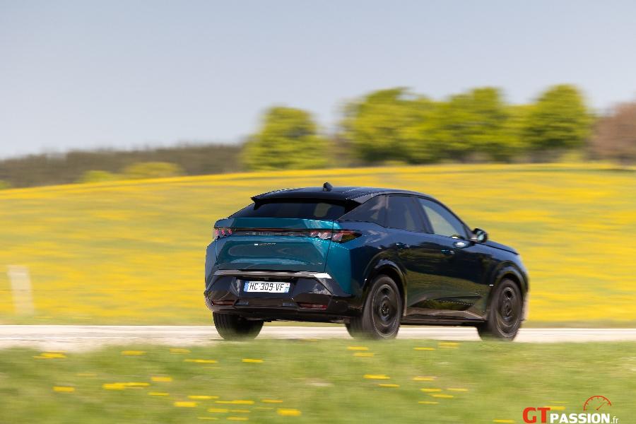 PEUGEOTE3008DUALMOTORTESTDRIVE2311TC0227