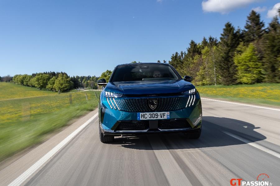 PEUGEOTE3008DUALMOTORTESTDRIVE2311TC0248