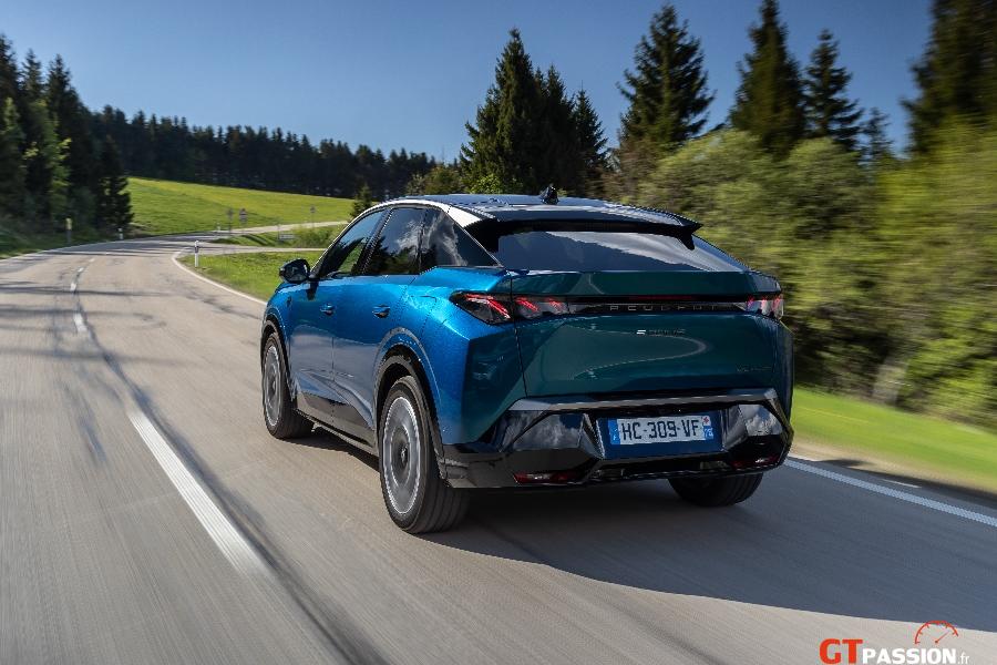 PEUGEOTE3008DUALMOTORTESTDRIVE2311TC0262