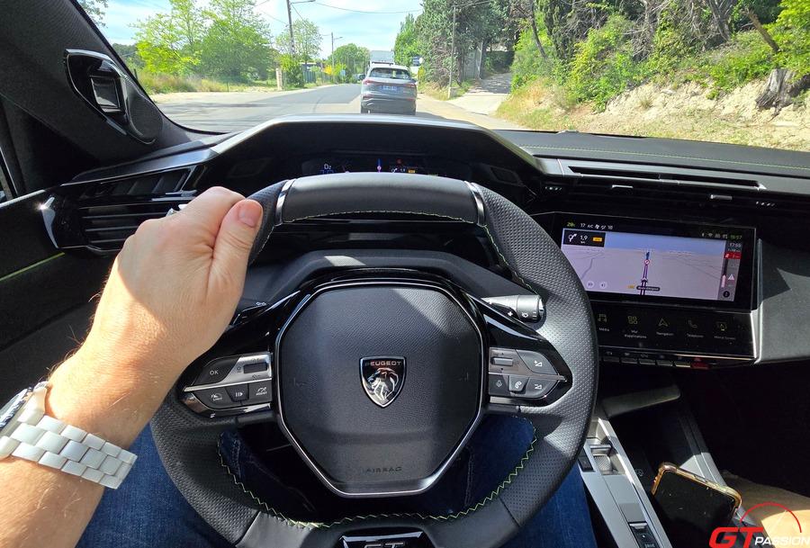 peugeot 408 poste de conduite