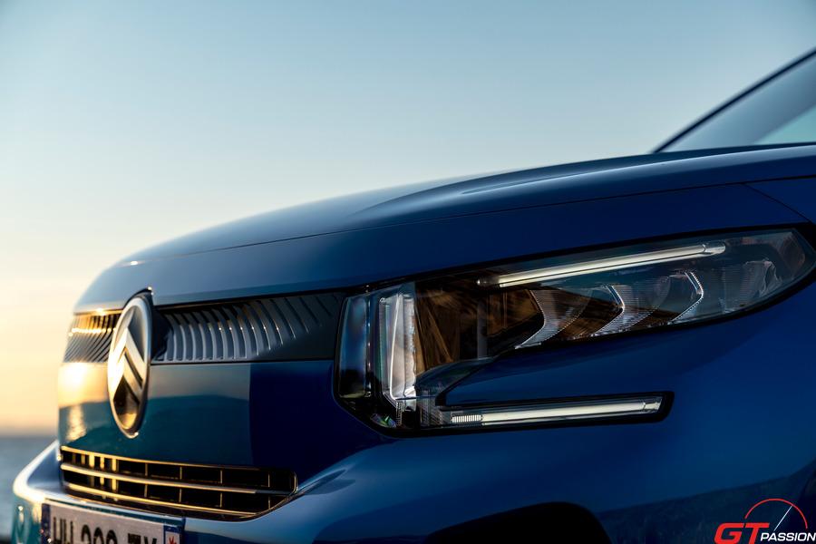 Citroen-e-C3-Urban-Range-Bright-Blue-adriencortesi-016900x600