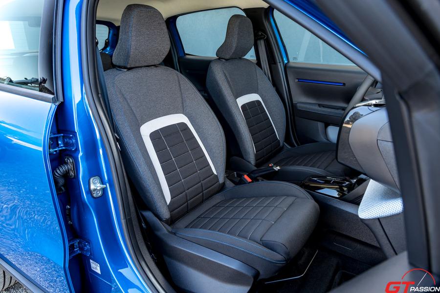 Citroen-e-C3-Urban-Range-Bright-Blue-adriencortesi-099900x600