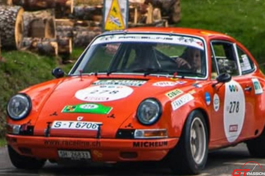 PORSCHE 911