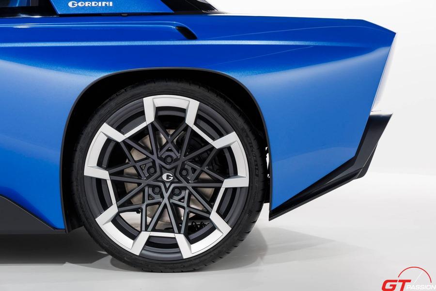 Renault-8-Gordini-Concept-roue 19 pouces
