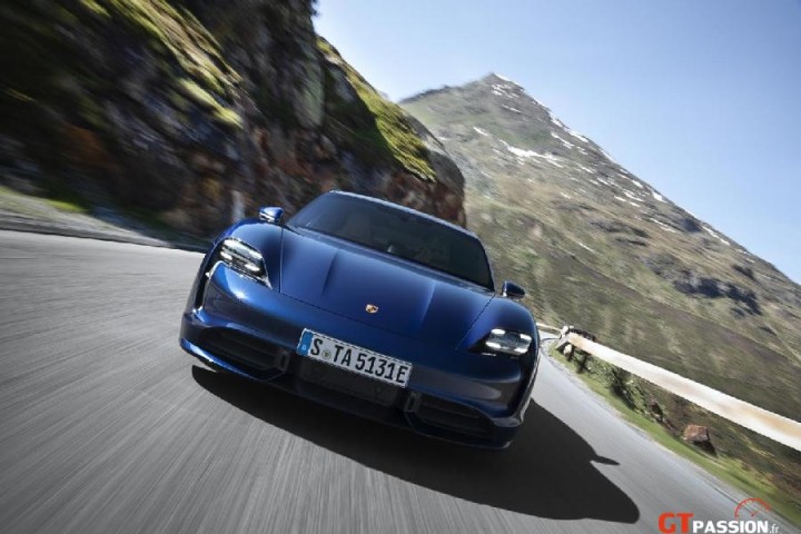 hd-porsche-taycan---les-photos-officielles-de-la-nouvelle-sportive-4-portes-100-electrique-